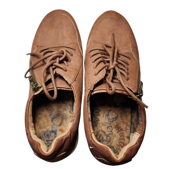 B.O.C Womens Khloe Rust Faux Nubuck Suede Leather, Velvet Lined Sneaker Size 8M - Picture 2 of 13